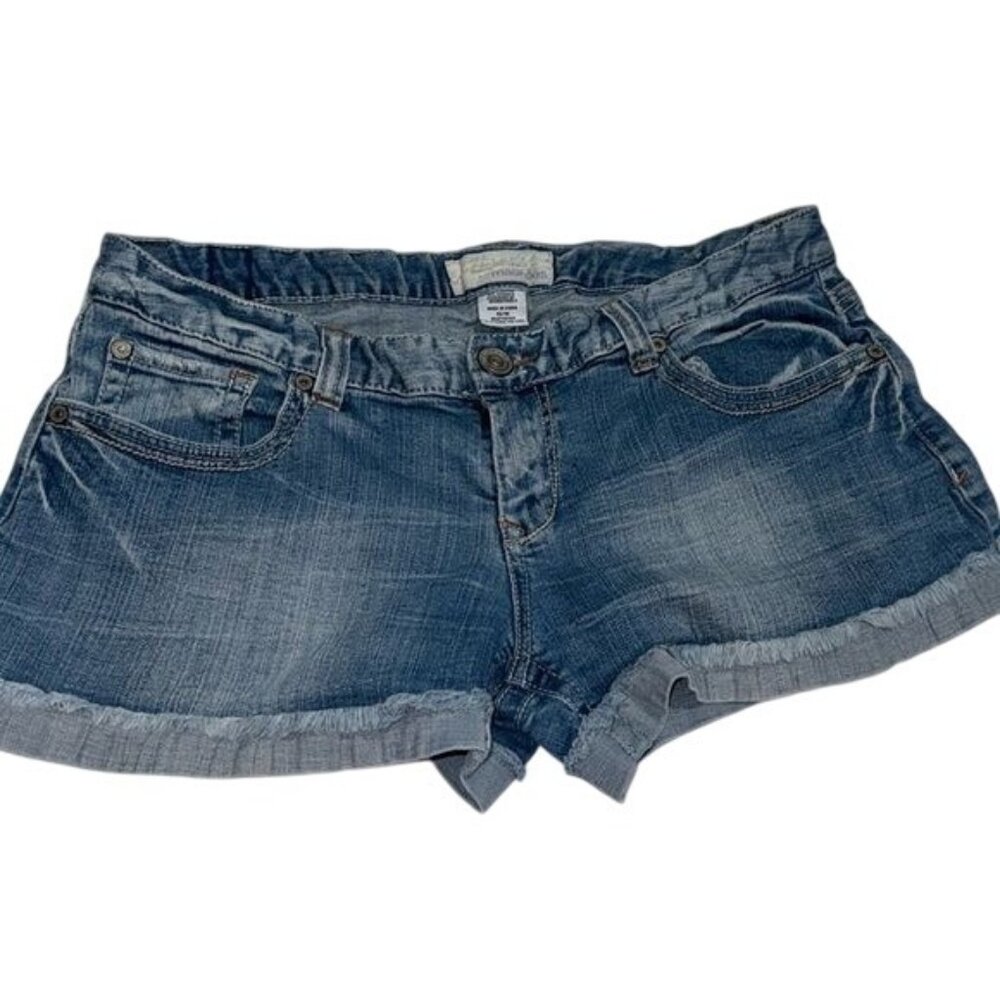 Maurices Womens Denim Shorts Size 13/14 Frayed Hem Stretchy Blue